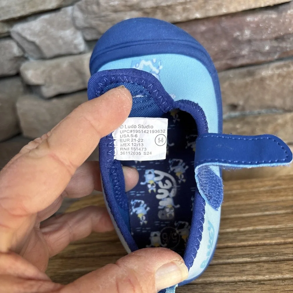 Bluey Ground Up Boys Toddler Sz 5-6 Blue Aqua  Water Shoes Foam